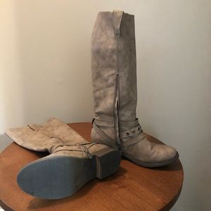 Taupe boots